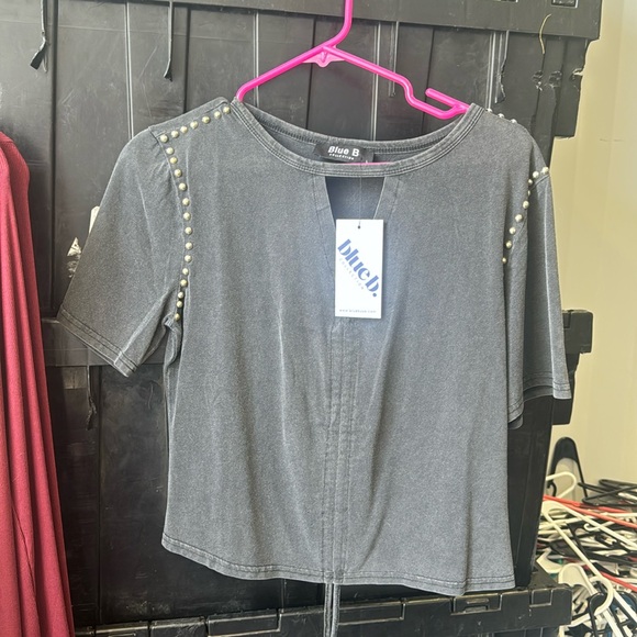 New studded cinch bottom top - Picture 1 of 7